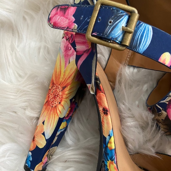 heels - Picture 2 of 3